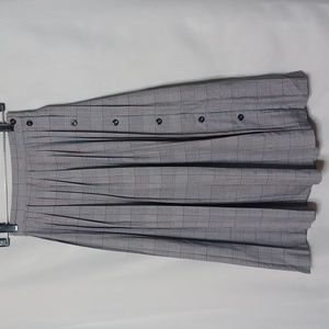 Worthington Essentials Gray and Red Plaid Pleated Skirt.  Size 2XL.